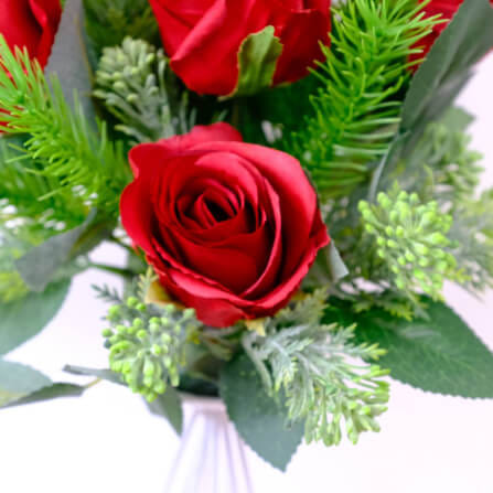 ดอกกุหลาบประดิษฐ์ผ้าในแจกัน  JGLORYFLOWER  แจกันเส้นเหล็กดัดสีขาว รูปทรงเชิงเทียน  กุหลาบสีแดง_1